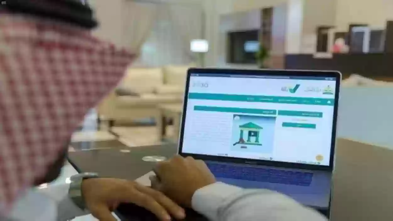 مدة تمديد العمل بضوابط إيقاف الخدمات في السعودية