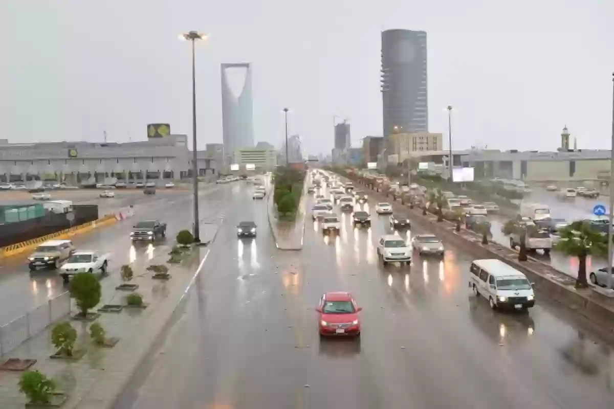 الدفاع المدني تحذر المواطنين من أمطار رعدية على 11 منطقة من اليوم وحتى الخميس