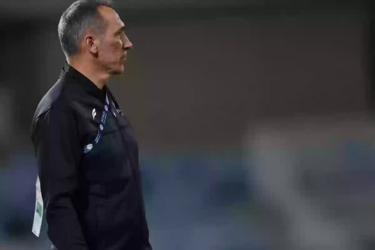 المدرب يعلن تخليّه عن فريقه في كأس السوبر السعودي