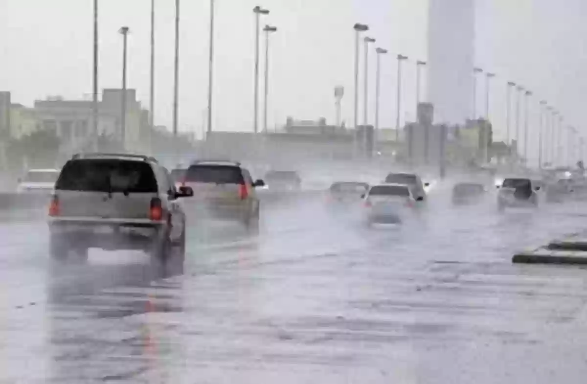 تحذيرات من تدفق السيول في الرياض