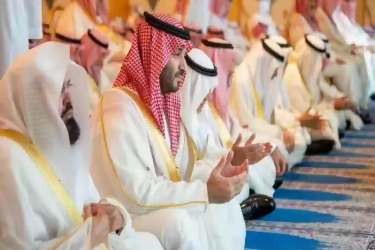 في أجواء روحانية مهيبة! ولي العهد السعودي يؤدي صلاة العيد في المسجد الحرام