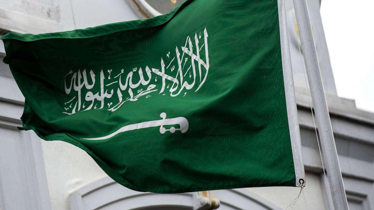 تفاصيل قرار إلغاء نظام الكفيل لعدد من المهن في السعودية