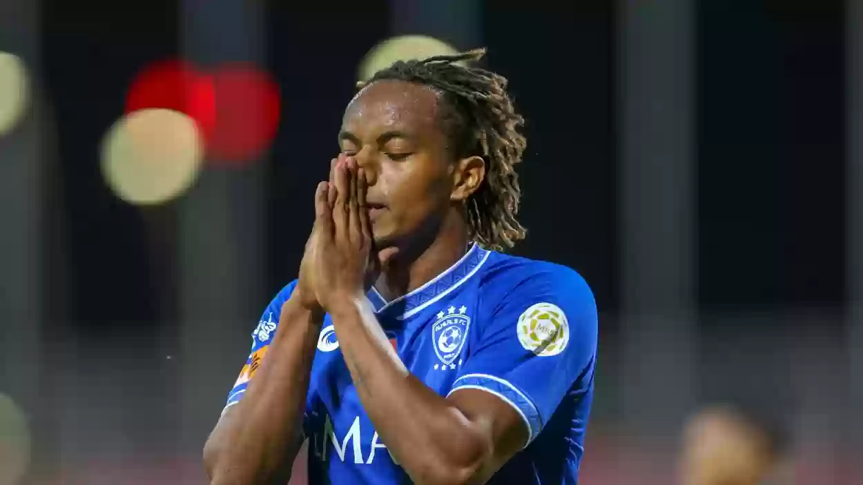 كاريلو يرحل عن الهلال من الباب الكبير